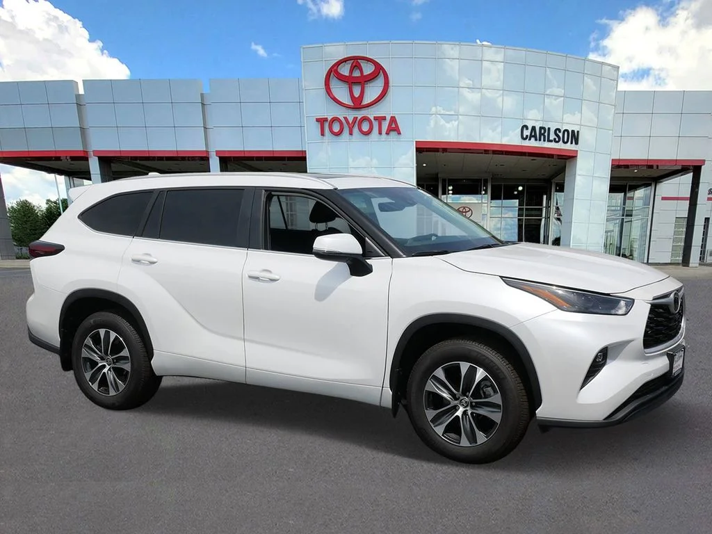 Certified 2025 Toyota Highlander XLE with VIN 5TDKDRBH9SS592518 for sale in Minneapolis, Minnesota