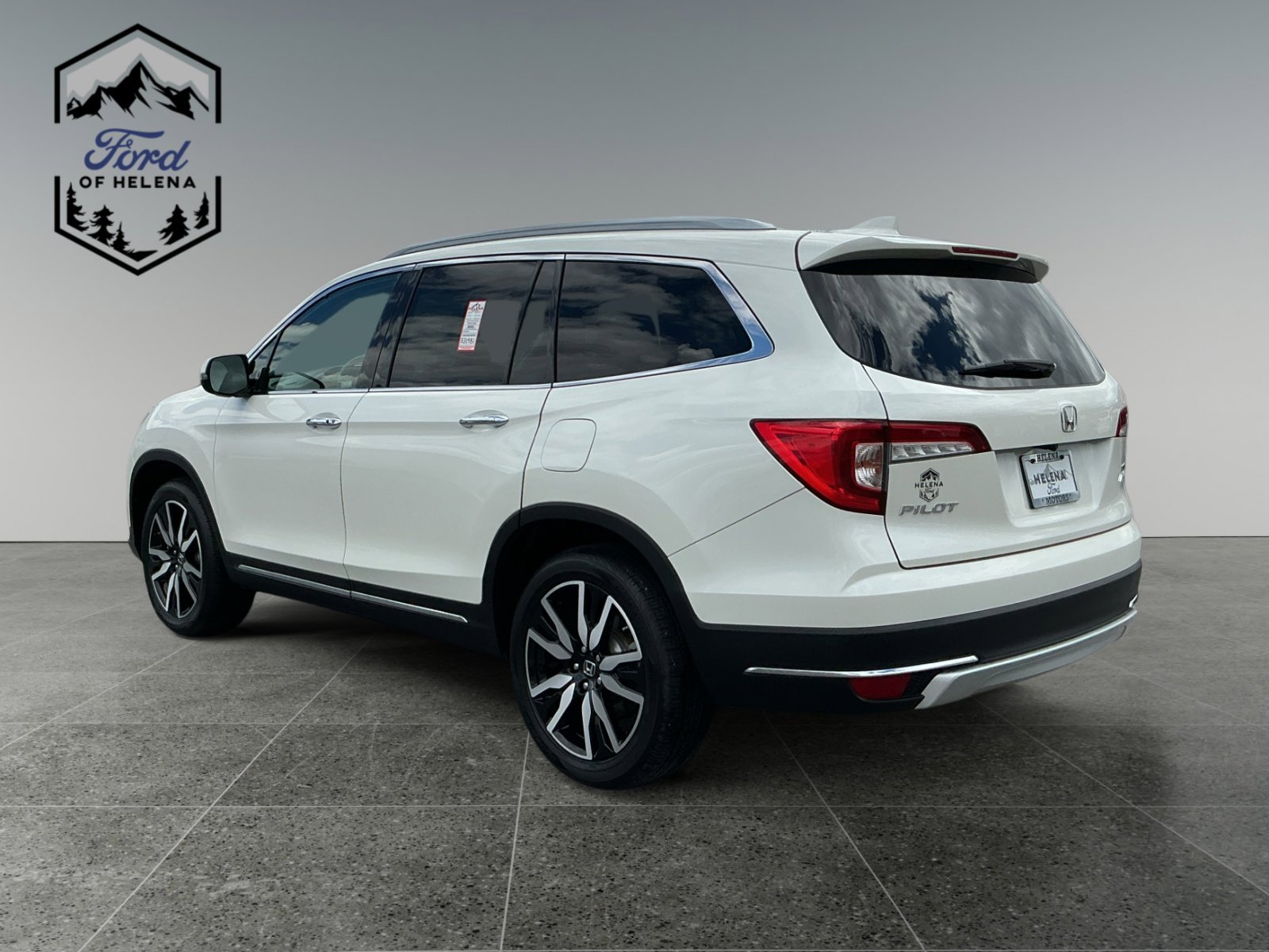 Used 2019 White Honda Touring 8-Passenger image 3