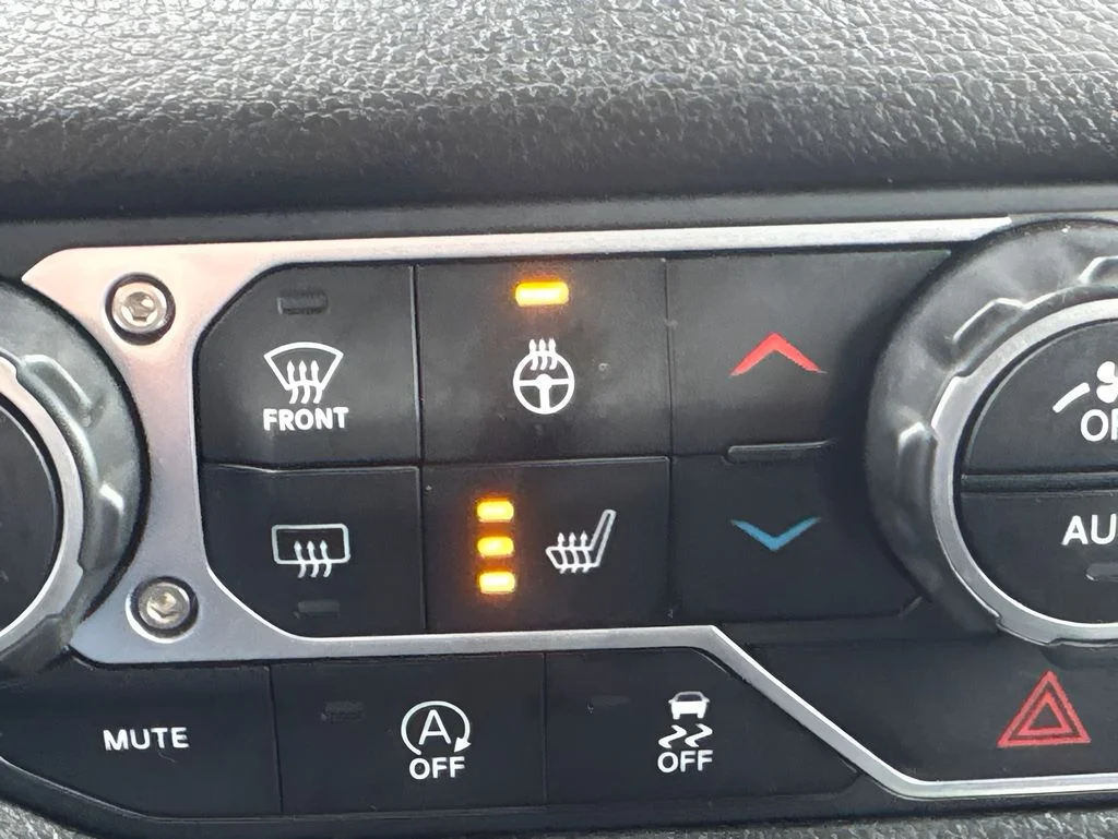 Used 2025 Black Jeep Sport S image 21