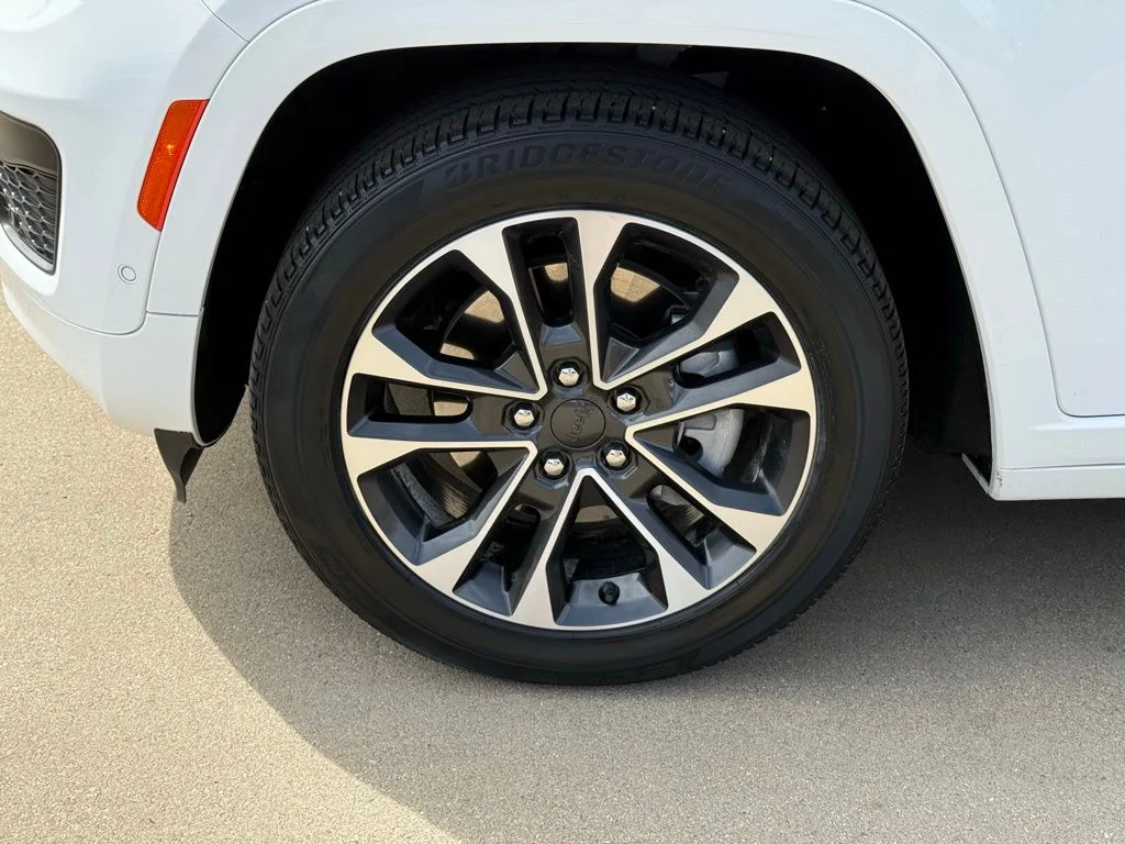 Used 2023 White Jeep Overland image 13