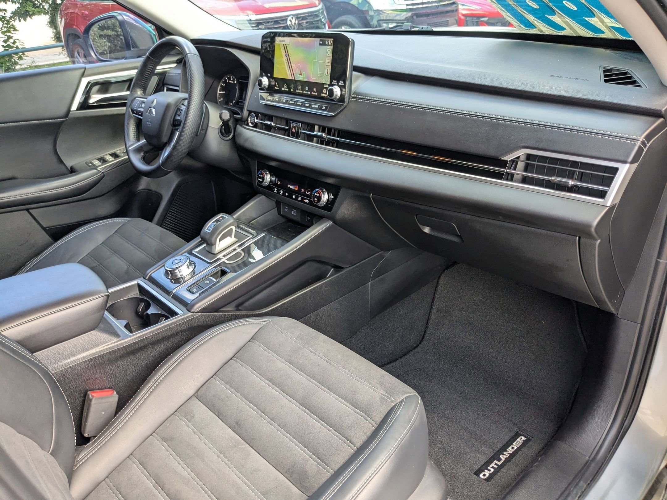 Used 2022 Silver Mitsubishi SE image 27
