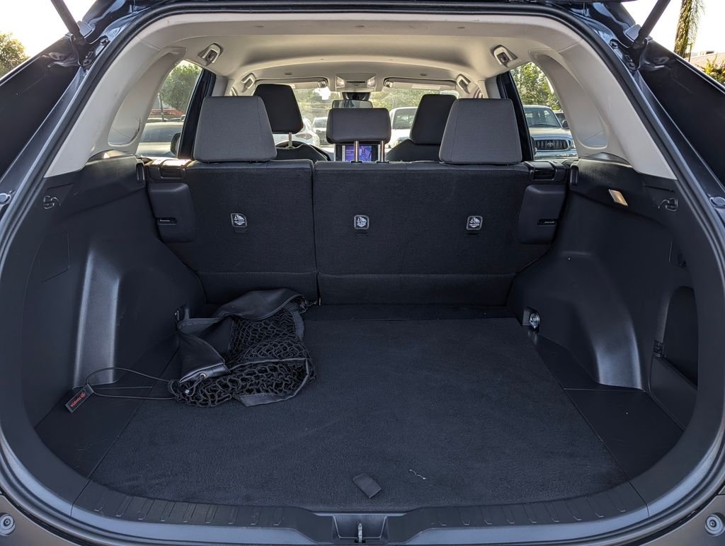 2024 Toyota RAV4 XLE - Photo 10