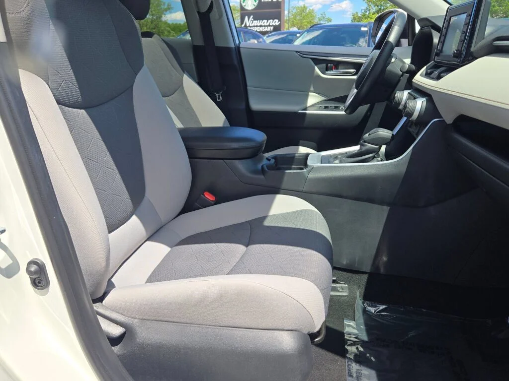 Used 2019 White Toyota XLE image 6