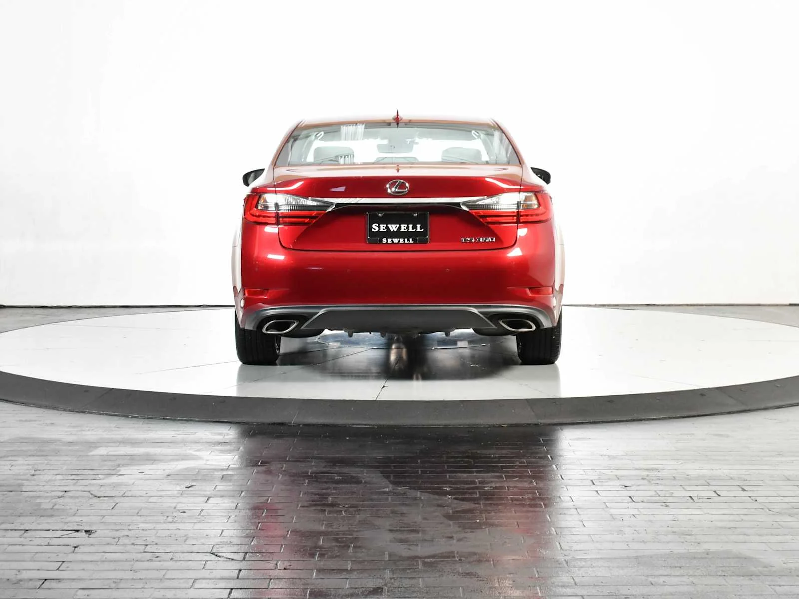 Used 2018 Matador Red Mica Lexus  image 5