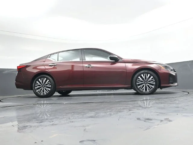 Used 2025 Red Nissan 2.5 SV image 31