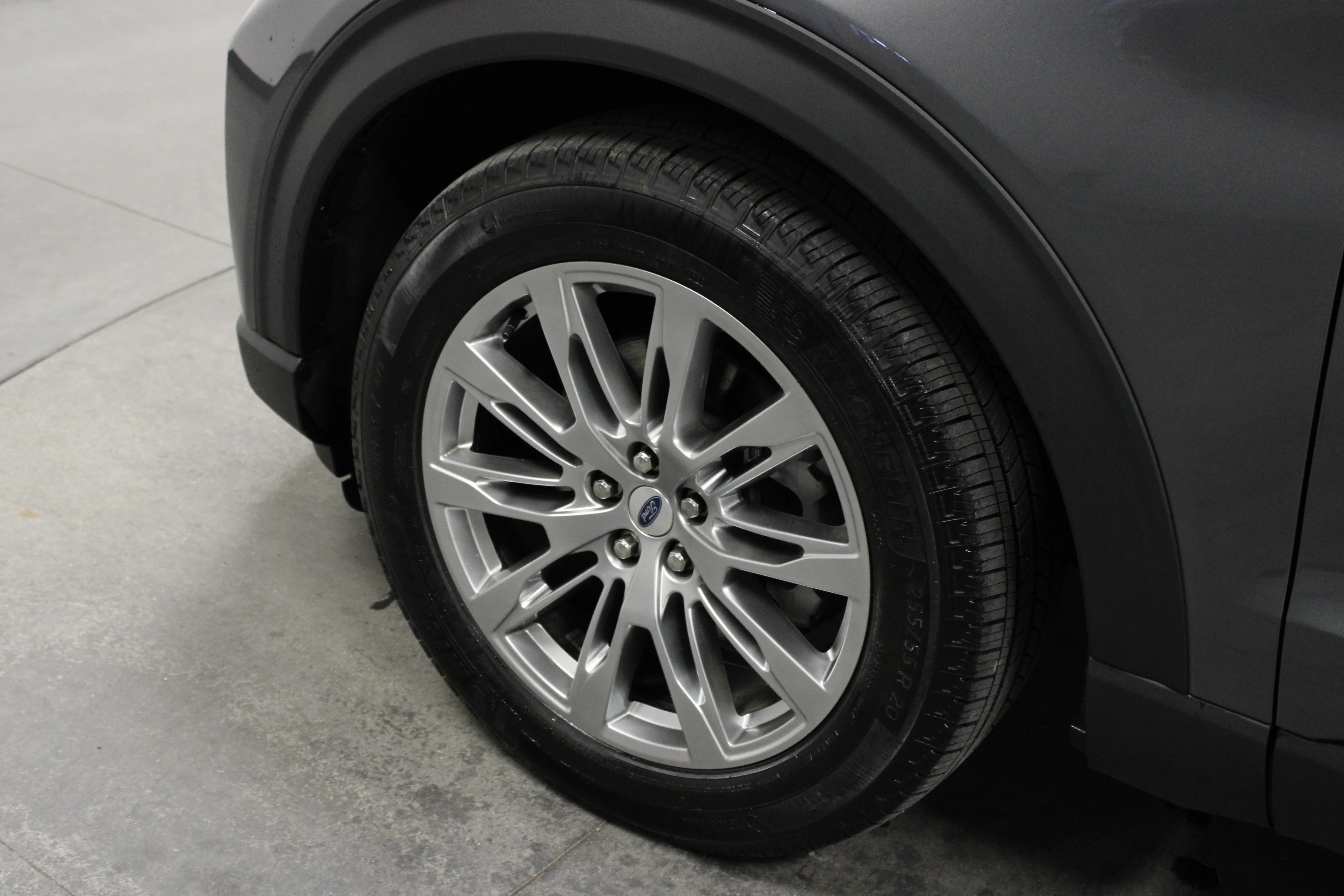 Used 2025 Gray Metallic Ford Platinum image 10