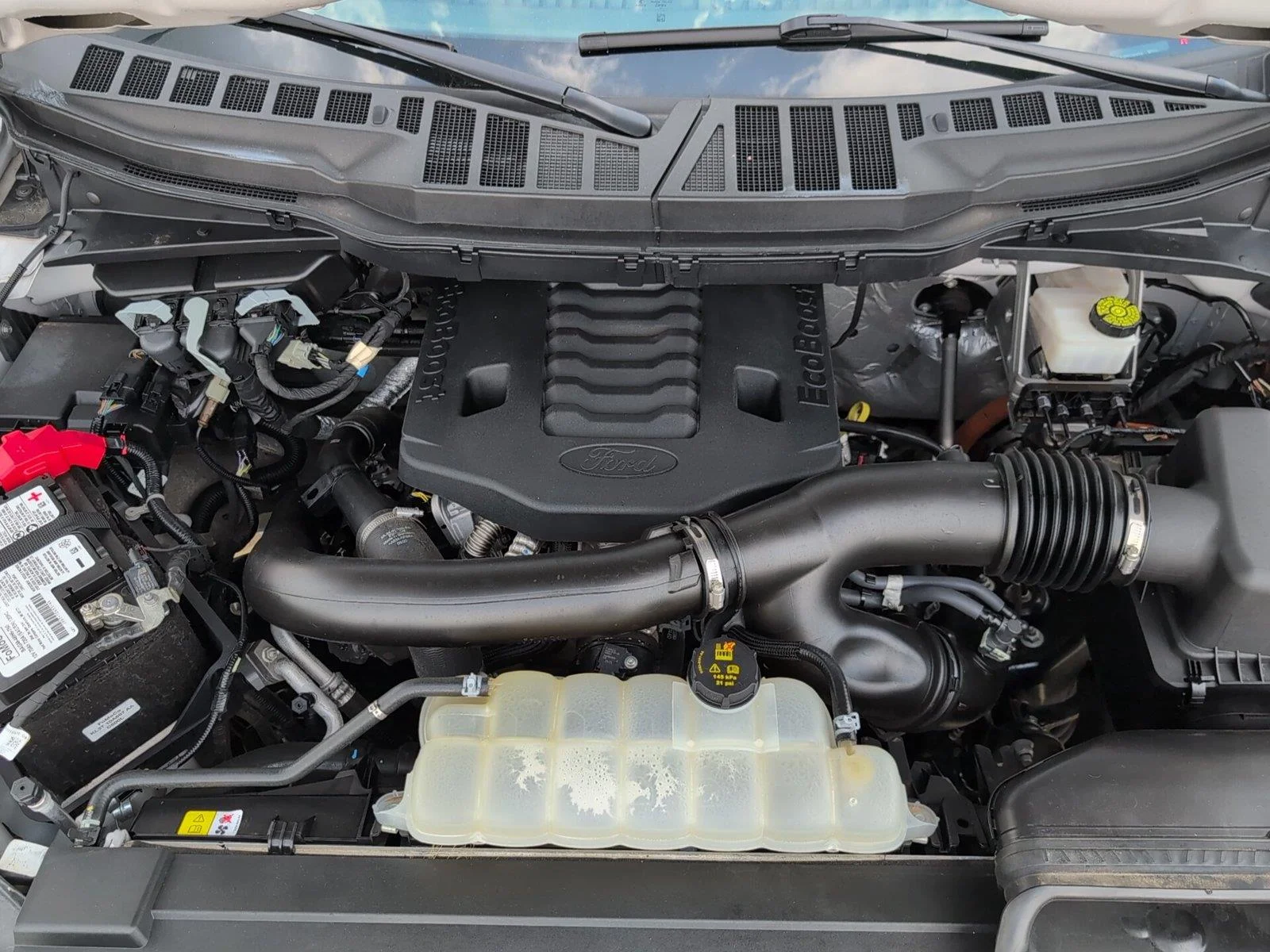 Used 2023 Iconic Silver Metallic Ford LARIAT image 40