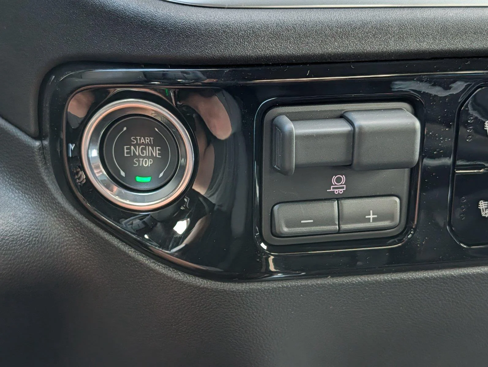 New 2026 Sterling Metallic GMC Elevation image 21