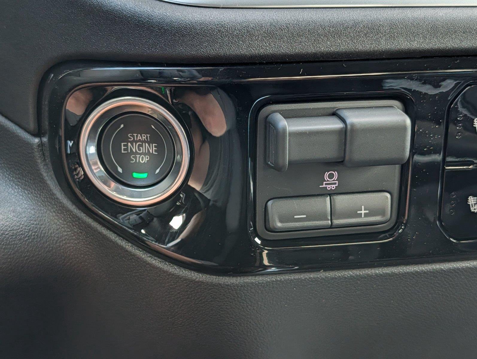 New 2026 Sterling Metallic GMC Elevation image 21