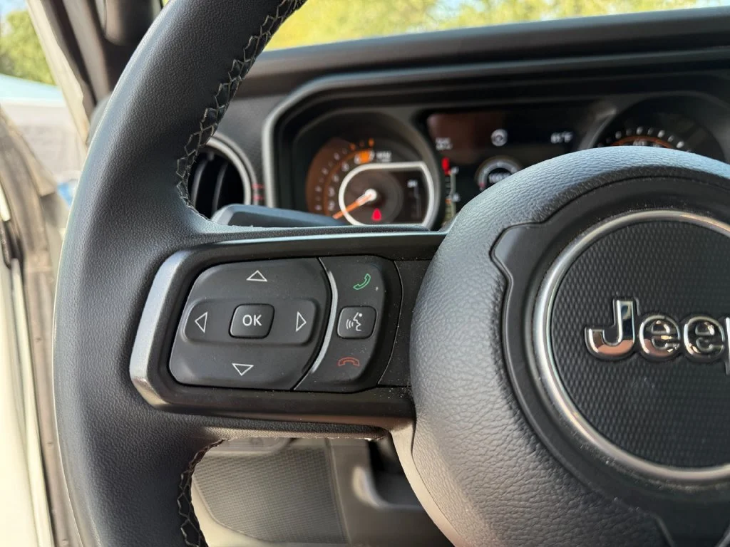 Used 2025 White Jeep Rubicon image 24