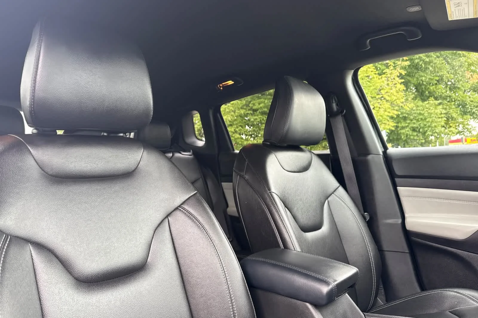 Certified Used 2025 Diamond Black Jeep Limited image 17