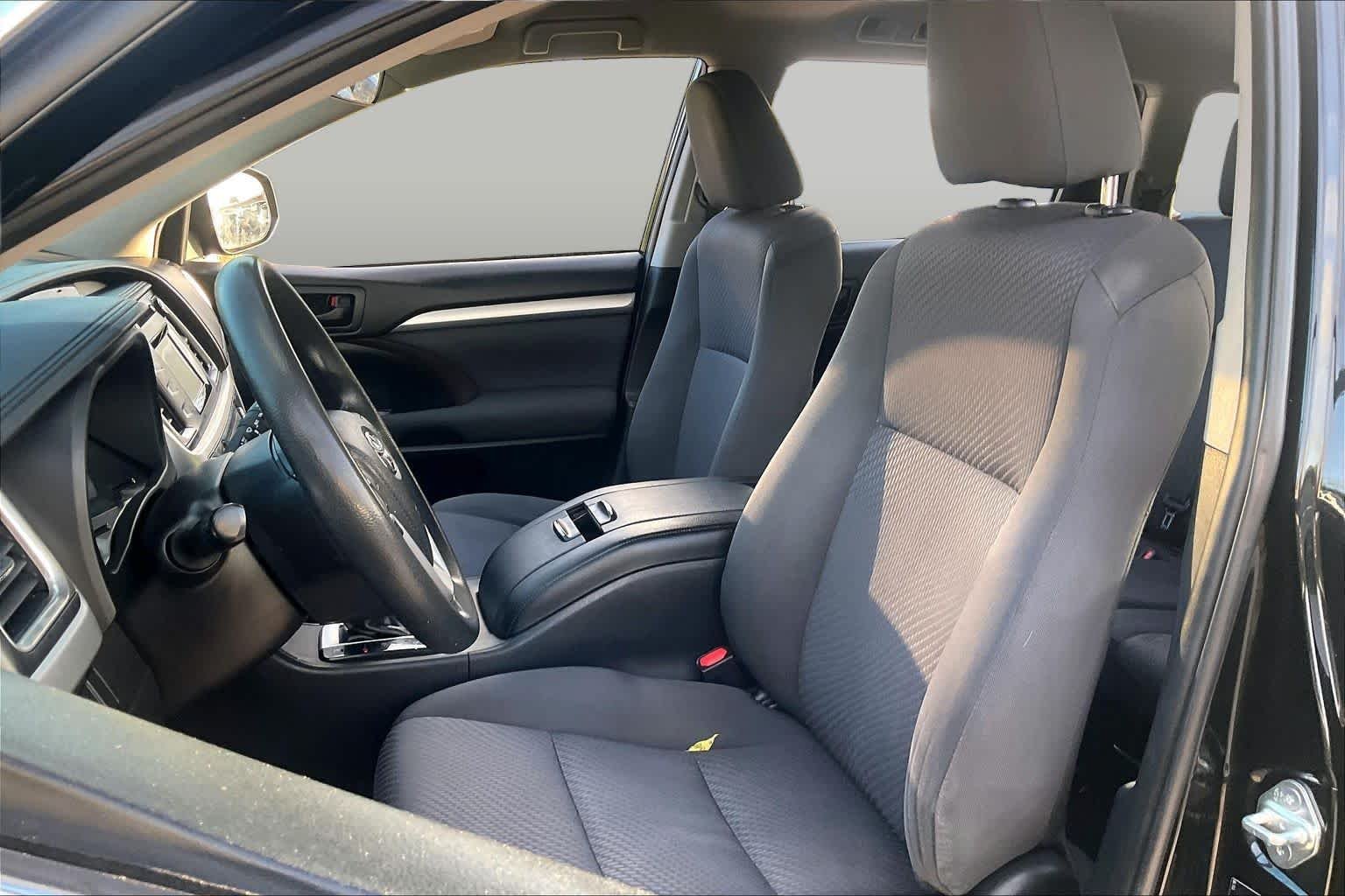 Used 2019 Midnight Black Metallic Toyota LE image 8