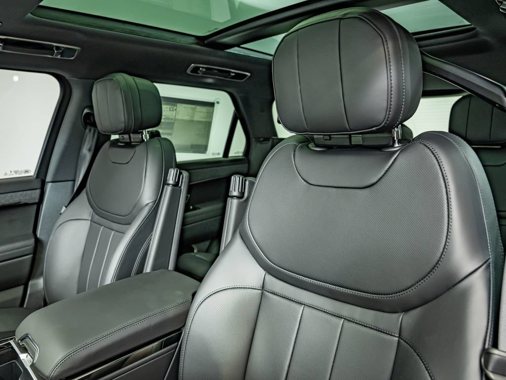 New 2026 Carpathian Grey Land Rover Dynamic SE image 32