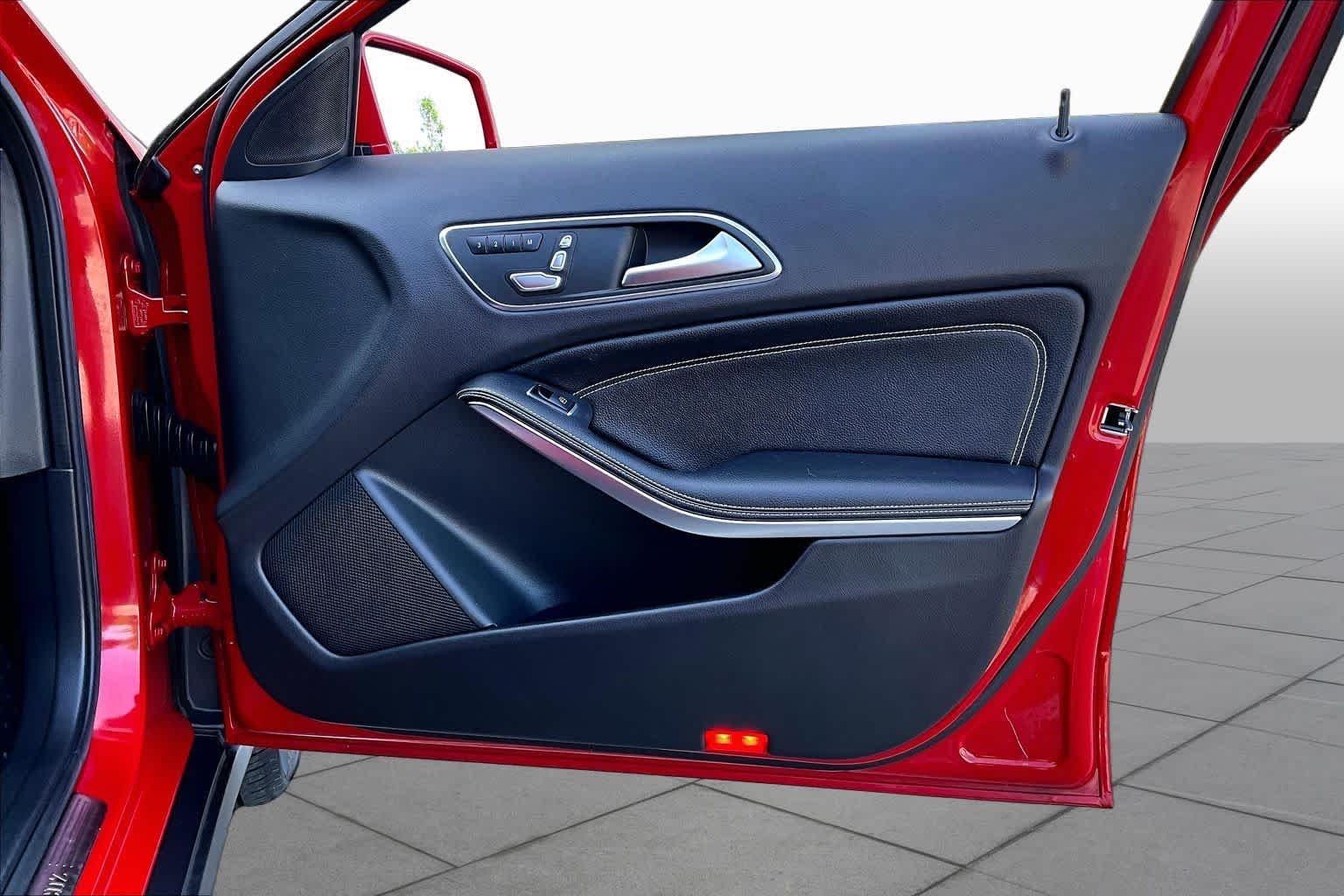 Used 2018 Jupiter Red Mercedes-Benz GLA 250 image 23