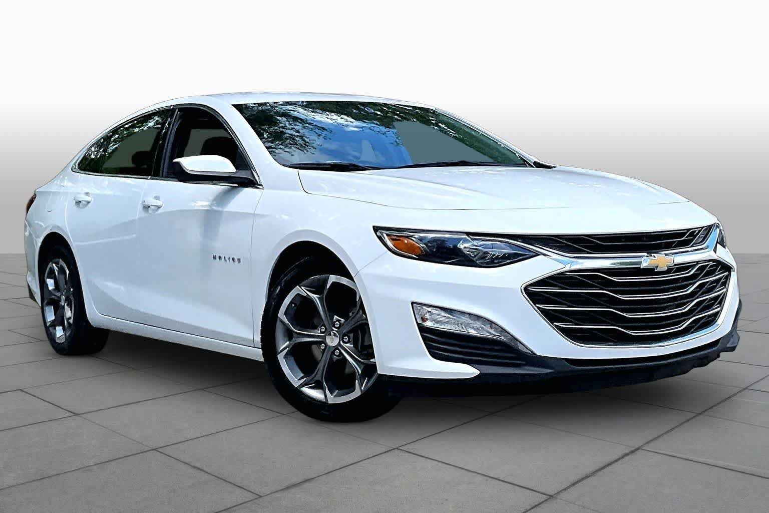 Used 2024 Summit White Chevrolet LT image 3