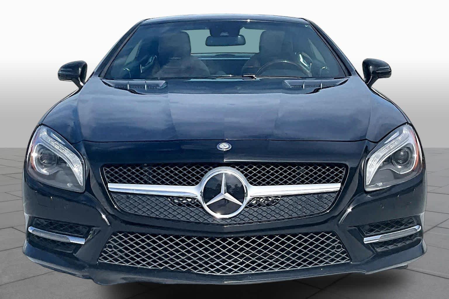 Used 2016 Obsidian Black Metallic Mercedes-Benz SL 550 image 4