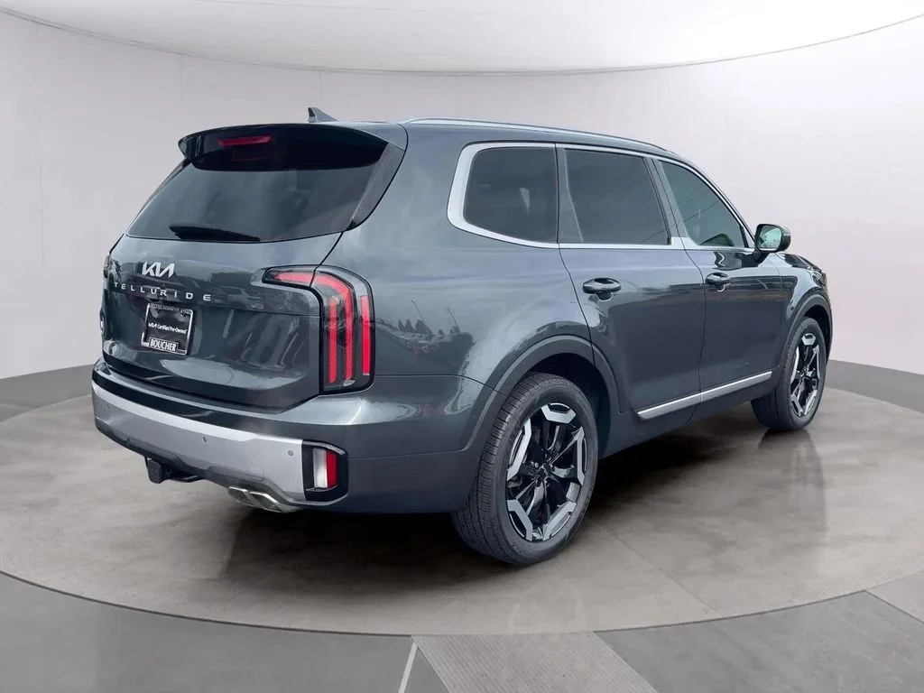Certified Used 2024 Gravity Gray Kia EX image 5