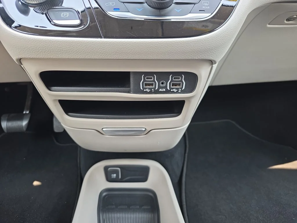Used 2023 White Chrysler Touring L image 27