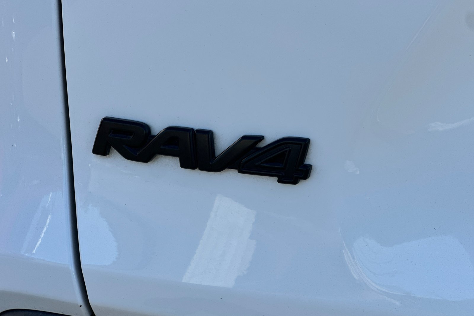 Used 2022 White Toyota XLE image 27