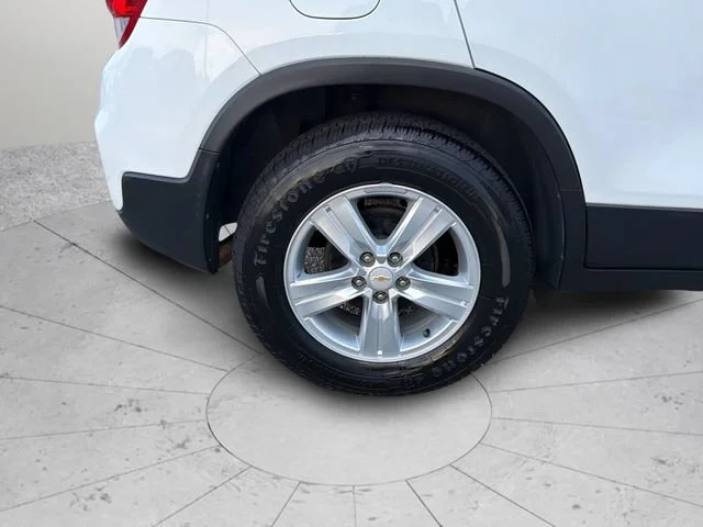 Used 2017 SUMMIT WHITE Chevrolet LT image 32