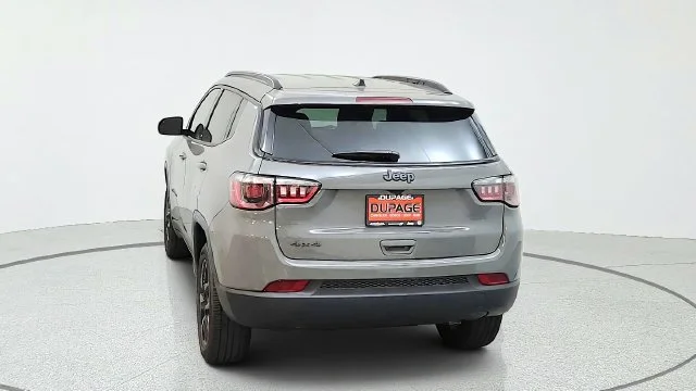 New 2027 Sting-Gray Clear-Coat Paint Jeep Latitude image 9