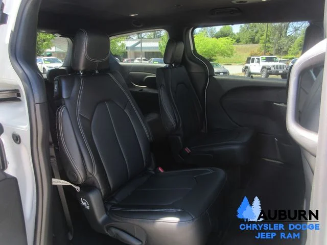 New 2026 Bright White Clear-Coat Exterior Paint Chrysler  image 14