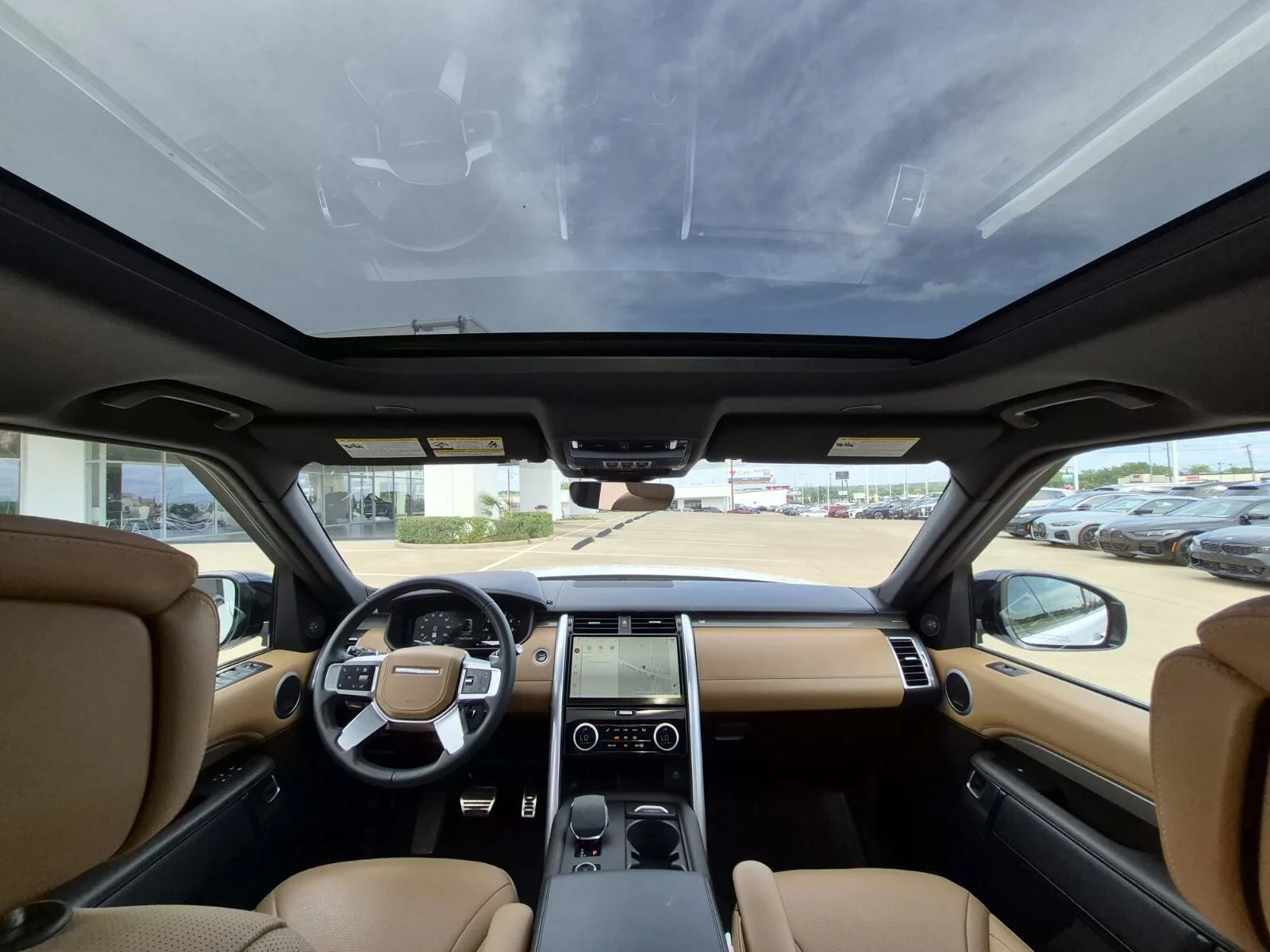 Used 2024 Fuji White Land Rover Metropolitan Edition image 22