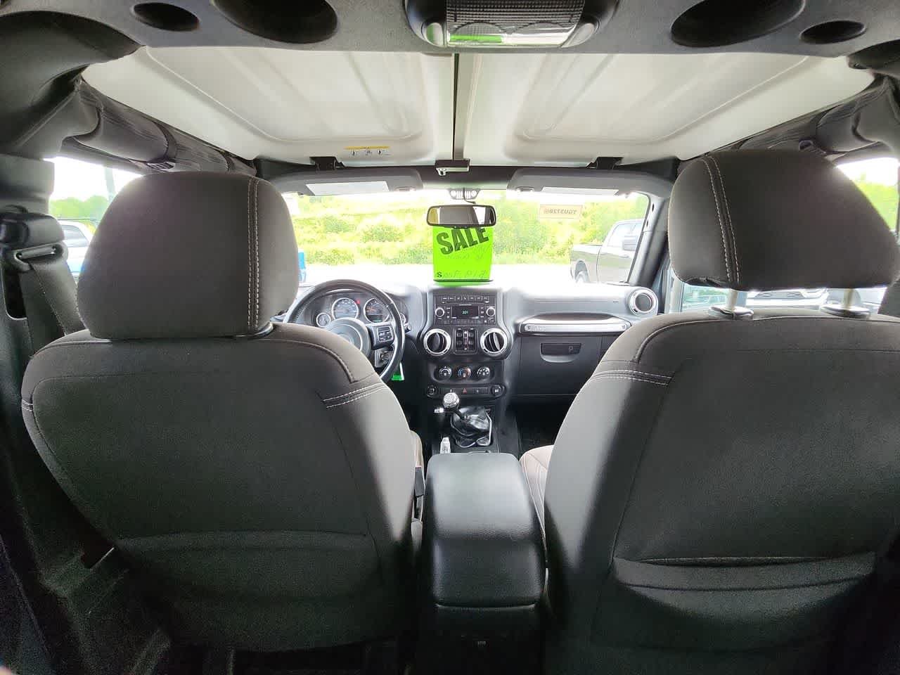 Used 2017  Jeep Sahara image 17