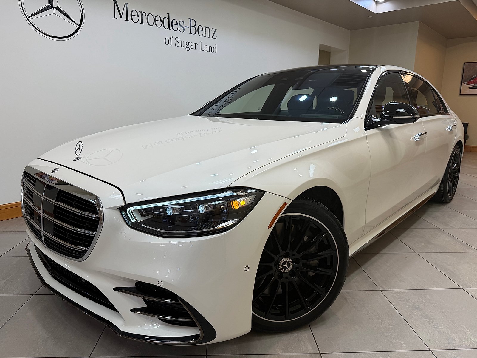 Certified Used 2023 MANUFAKTUR Diamond White Mercedes-Benz 4MATIC® image 1