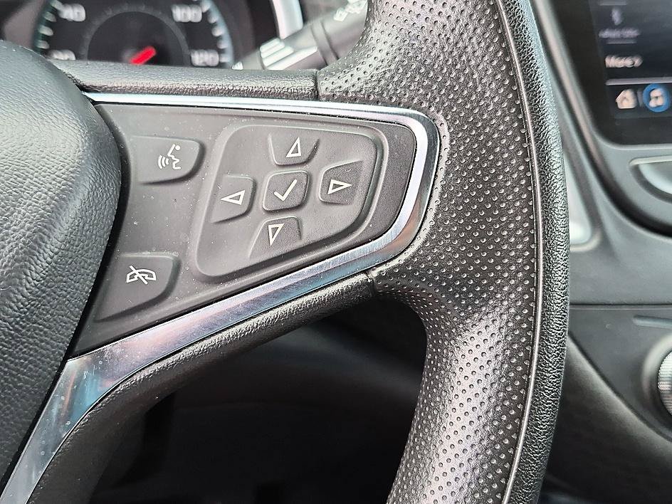 Used 2024 Summit White Chevrolet LT image 18