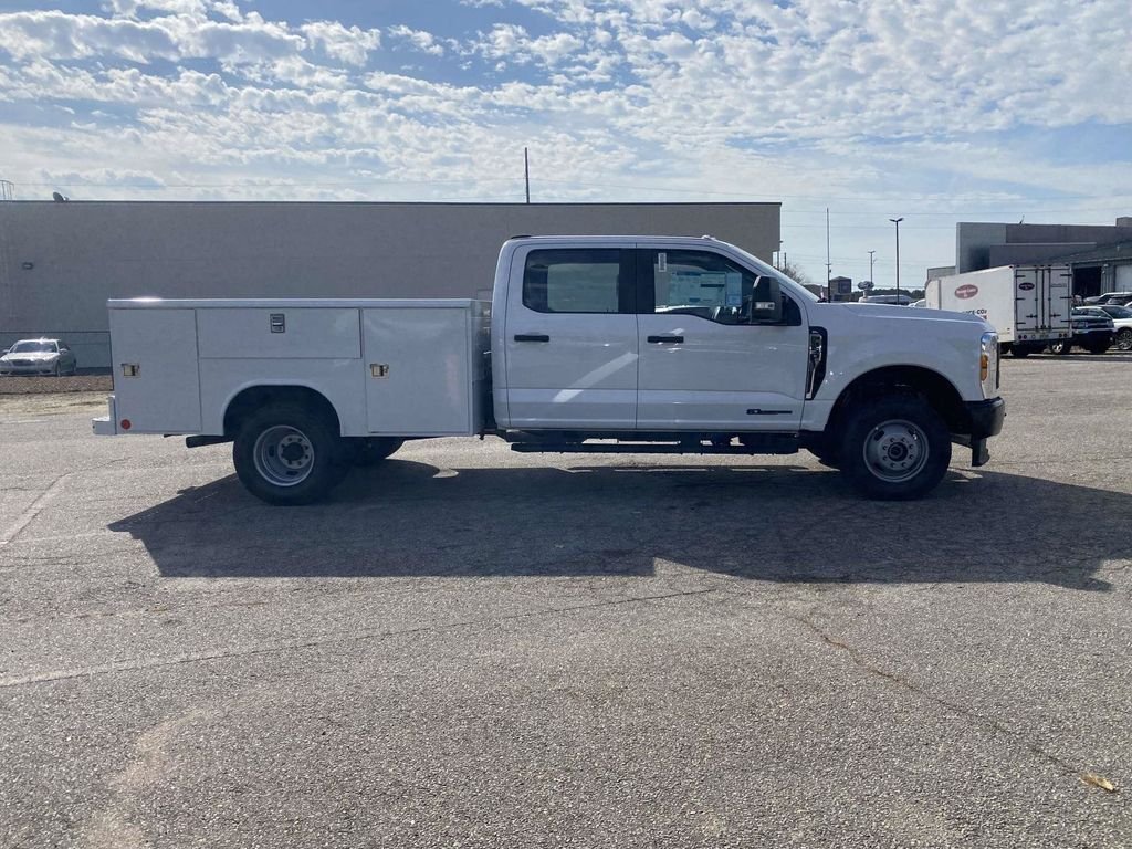 New 2026 Oxford White Ford F-350® XL image 2