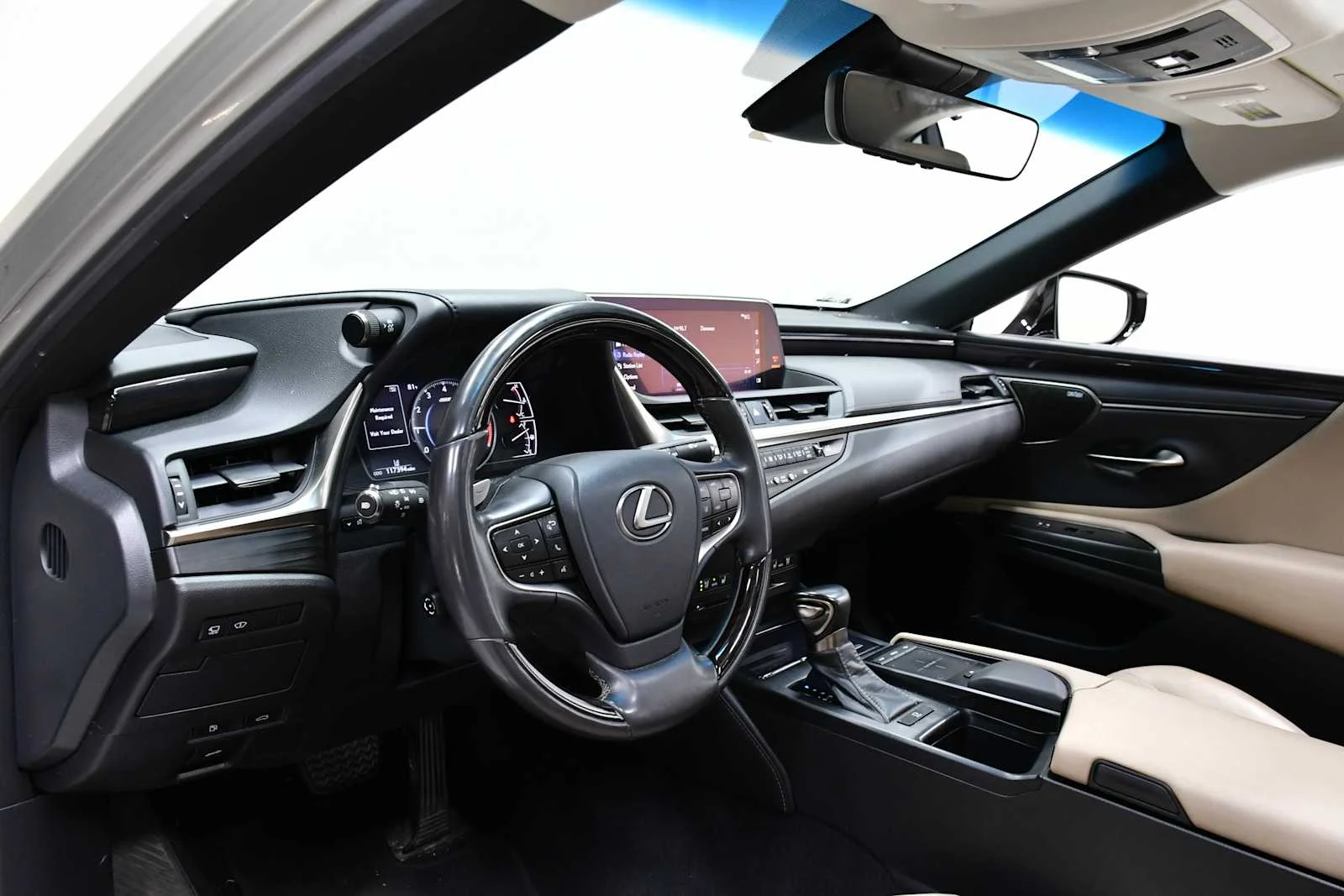 Used 2019 Moonbeam Beige Metallic Lexus Ultra Luxury image 17