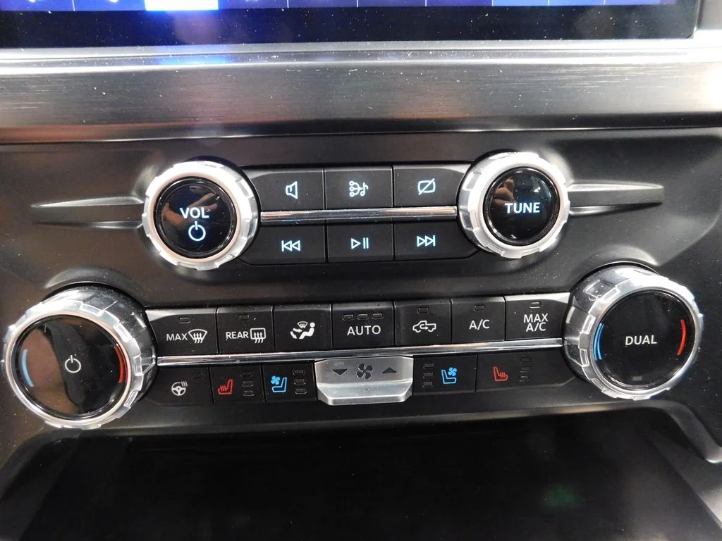 Used 2024 Iconic Silver Metallic Ford Lariat image 26