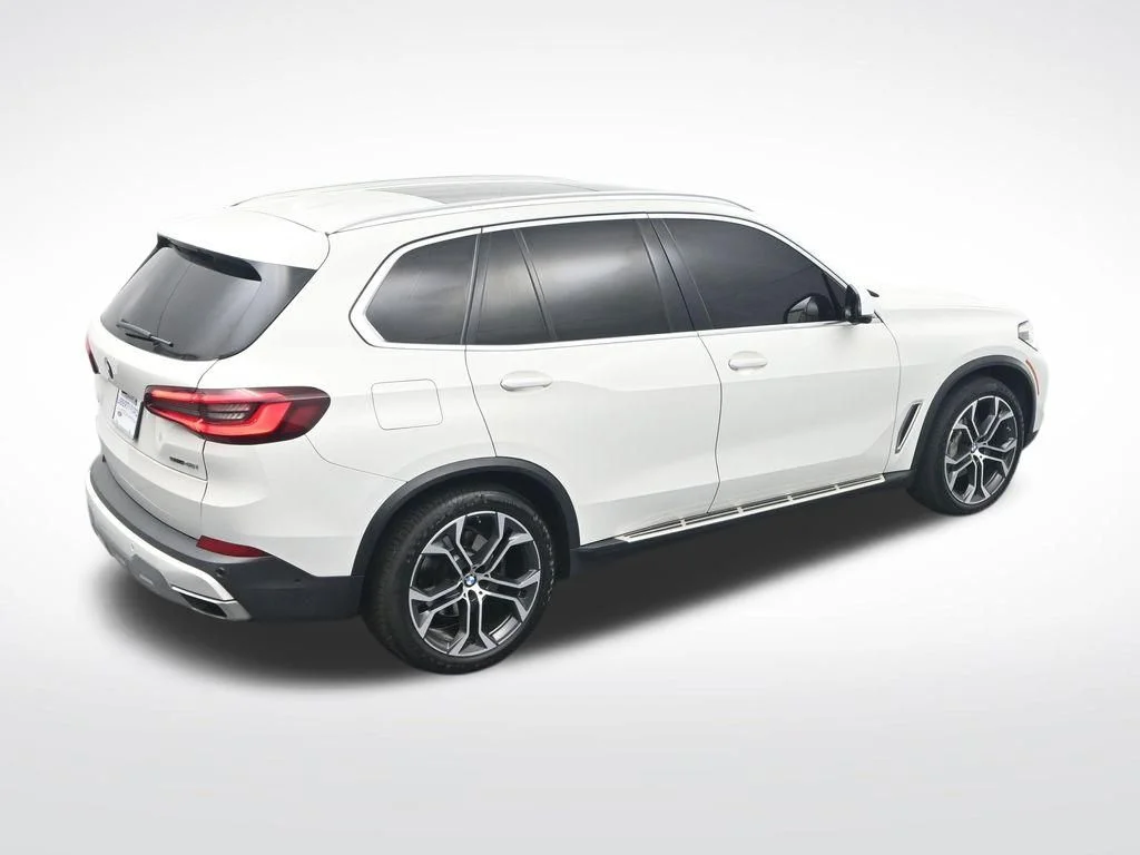 Used 2022 White BMW sDrive40i image 28