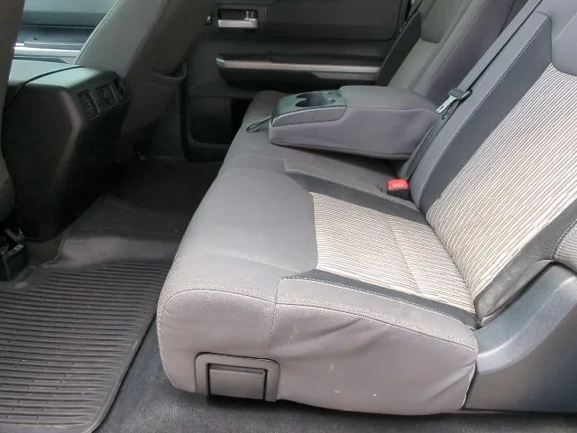 Used 2016 Silver Toyota SR5 image 23