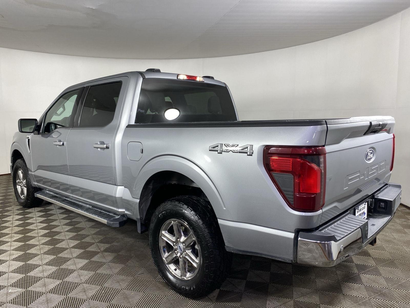 Used 2025 Iconic Silver Ford XLT image 5