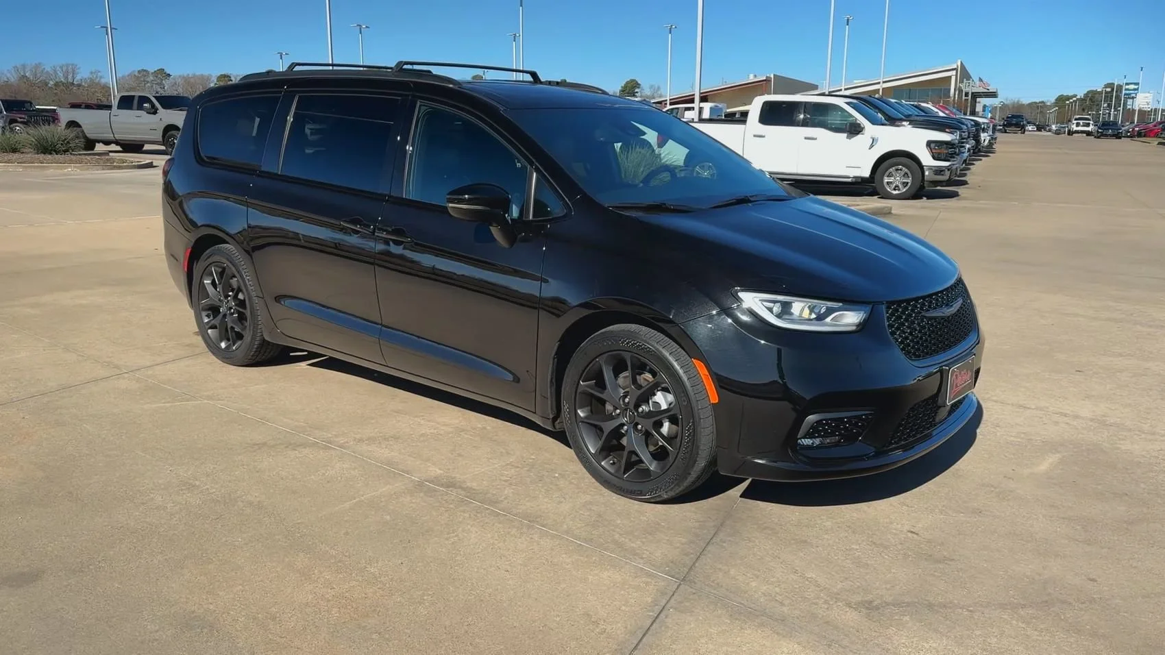 Used 2025 Diamond Black Crystal Pearlcoat Chrysler Limited image 3