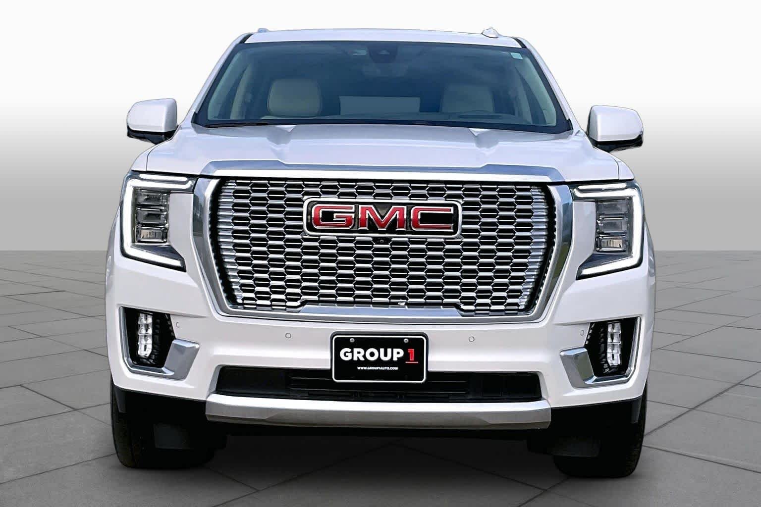 Used 2022 White Frost Tricoat GMC Denali image 4