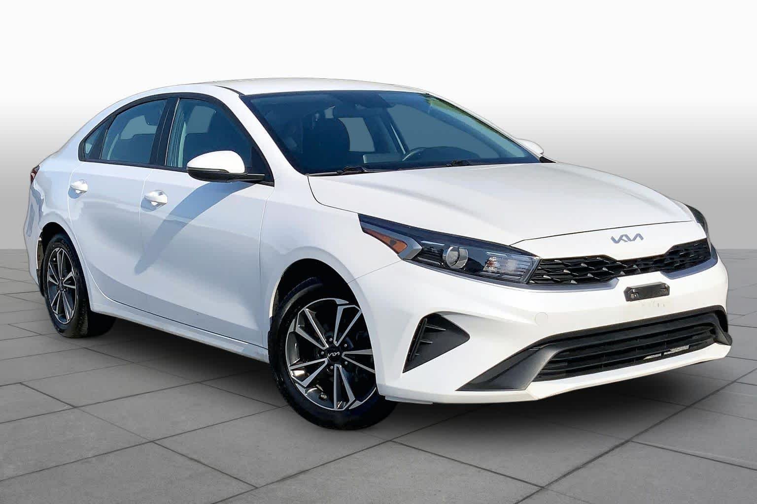 Used 2023 Snow White Pearl Kia LXS image 3