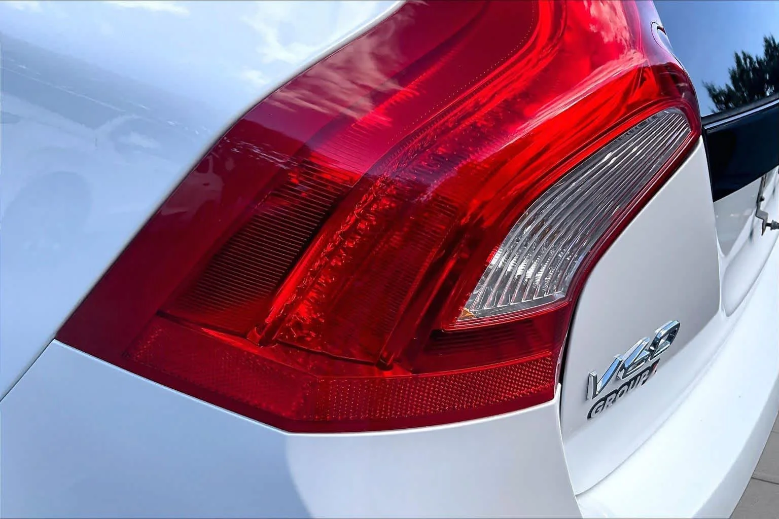 Used 2018 Crystal White Pearl Metallic Volvo  image 27