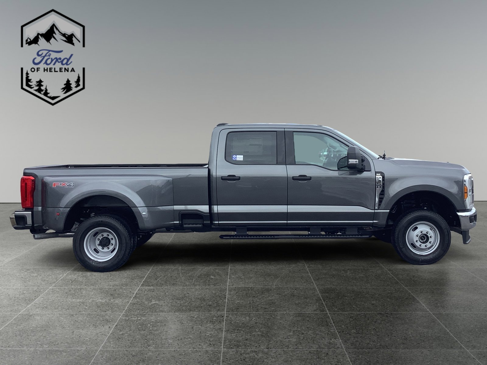 New 2026 Carbonized Gray Metallic Ford XLT image 6