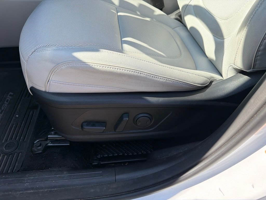 Used 2025 White Hyundai Limited image 13