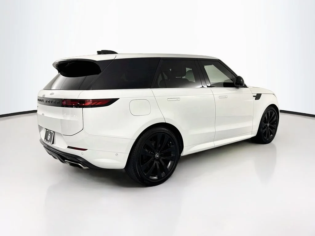 Used 2025 White Land Rover Dynamic SE image 5