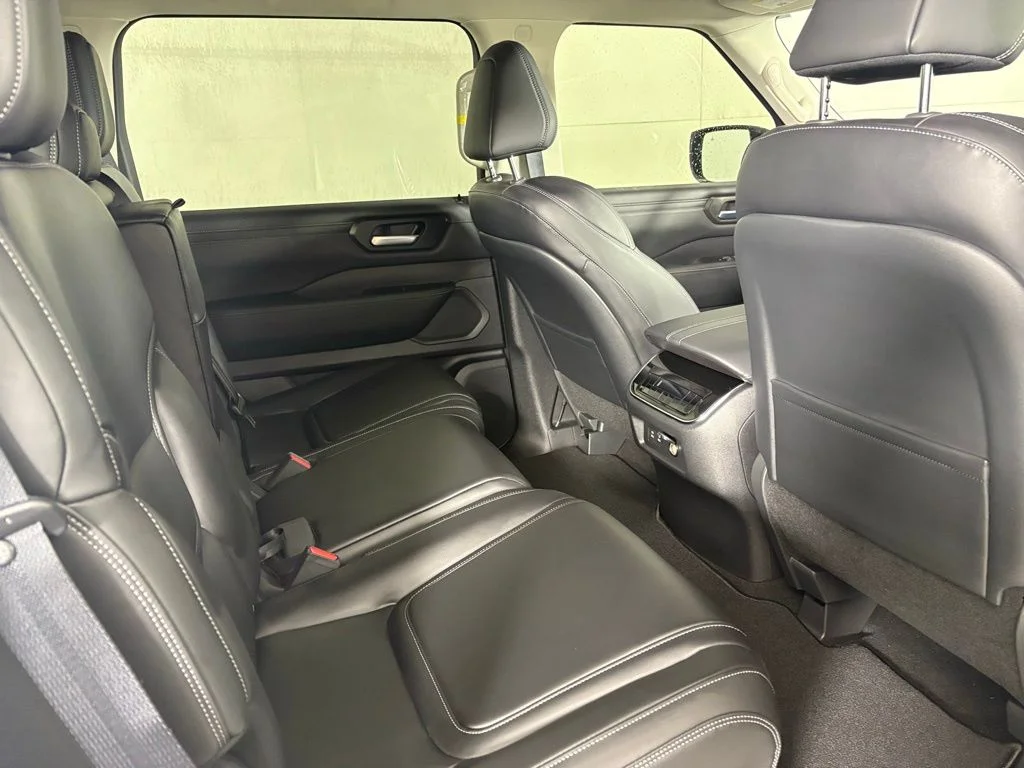 2026 Nissan Armada SV - Photo 17