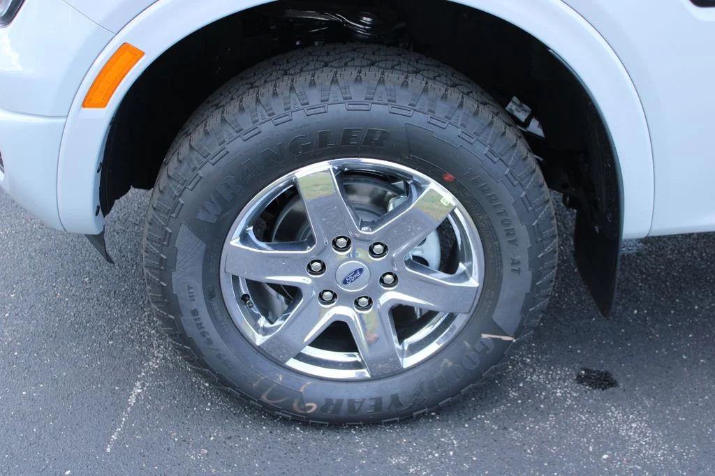 New 2026 Avalanche Ford Lariat® image 6