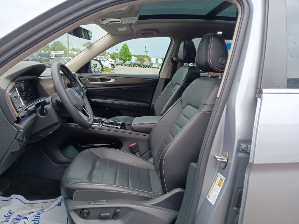 Used 2024 Silver Mist Metallic Volkswagen 2.0T SEL image 29