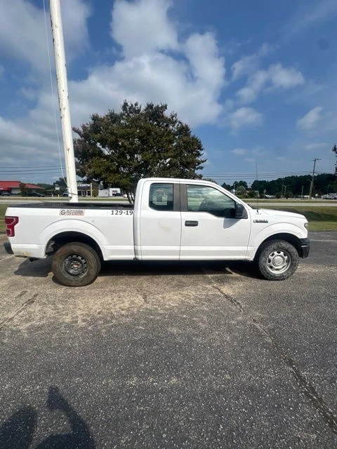 Used 2019 White Ford XL image 2
