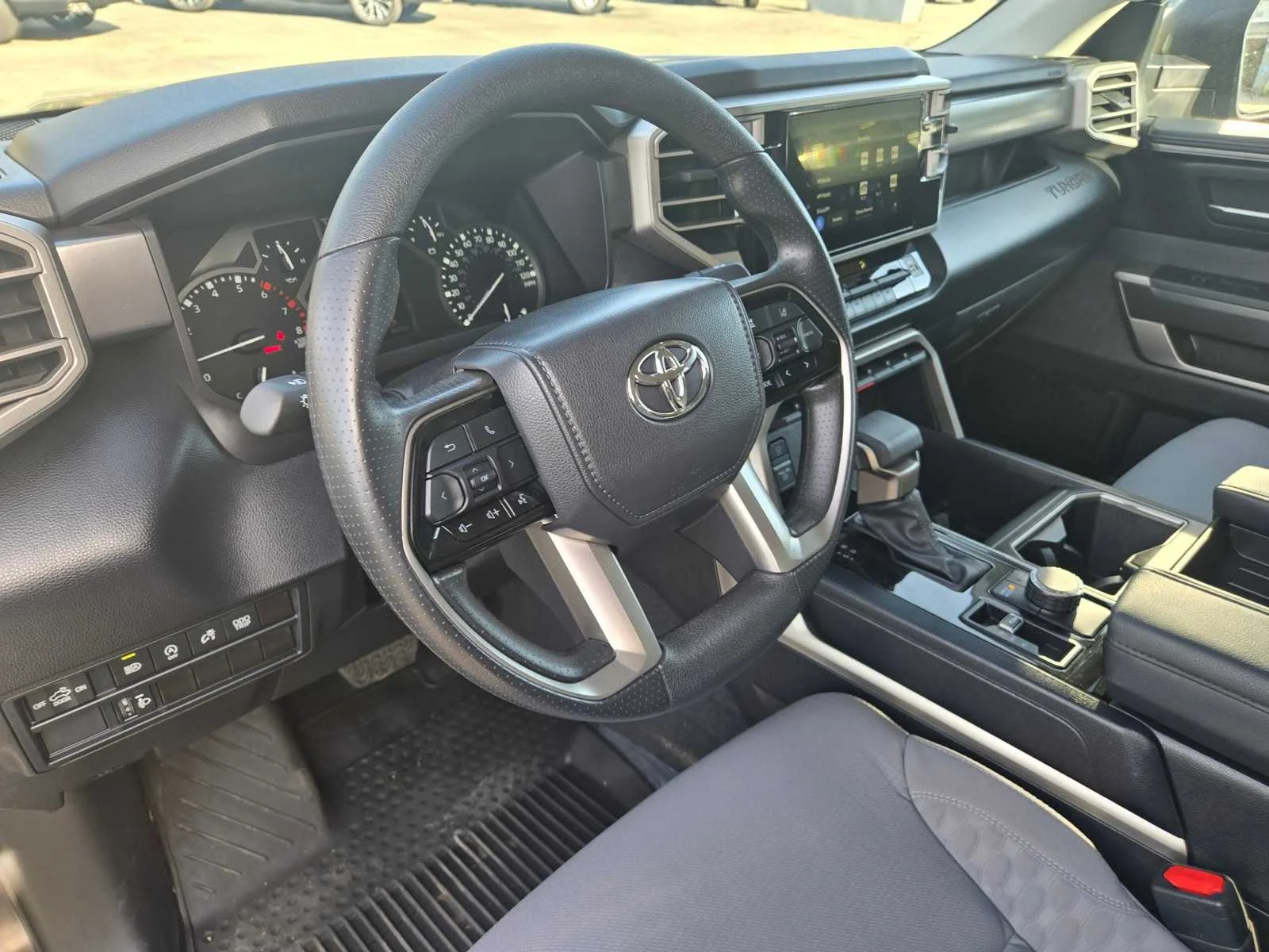 Used 2024  Toyota SR5 image 11