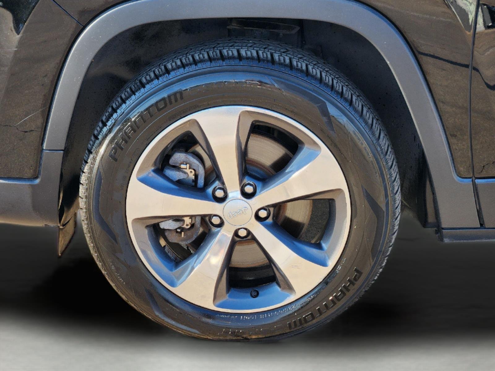 Used 2019 Diamond Black Crystal Pearlcoat Jeep Limited image 9