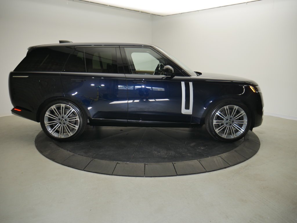Used 2025  Land Rover Autobiography image 6